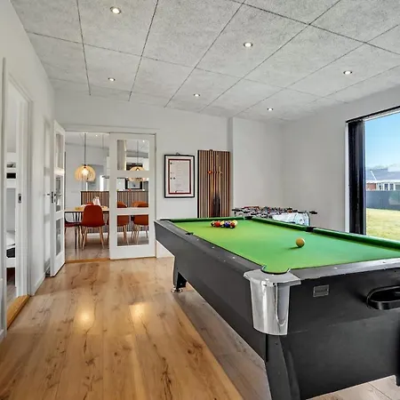 Σπίτι διακοπών Four-bedroom Haderslev With A Hot Tub 08