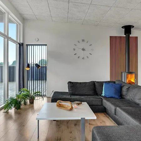 Beautiful Home In Haderslev With Sauna هادرسليف