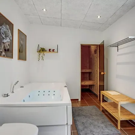 بيت للعطل Beautiful Home In Haderslev With Sauna *
