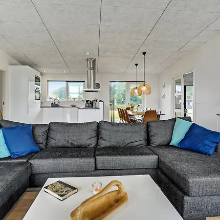Beautiful Home In Haderslev With Sauna هادرسليف