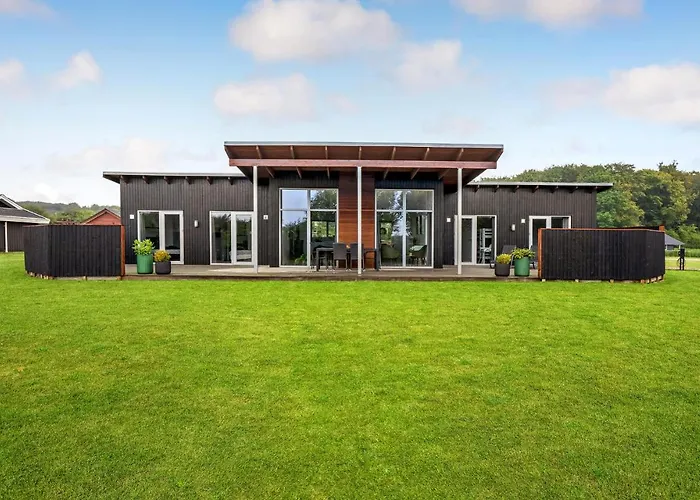 Four-bedroom With A Hot Tub 08 別荘 *