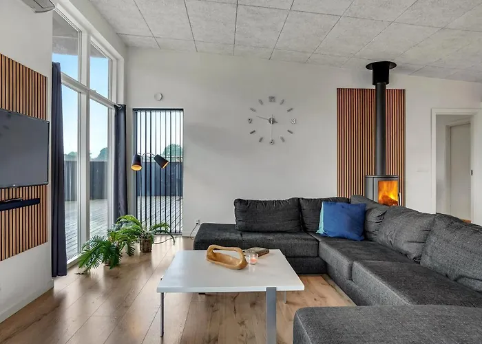 Four-bedroom With A Hot Tub 08 ハザスレウ