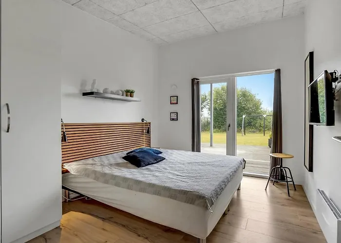 Four-bedroom With A Hot Tub 08 別荘 *