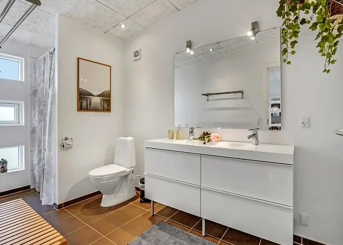 Four-bedroom With A Hot Tub 08 別荘 ハザスレウ