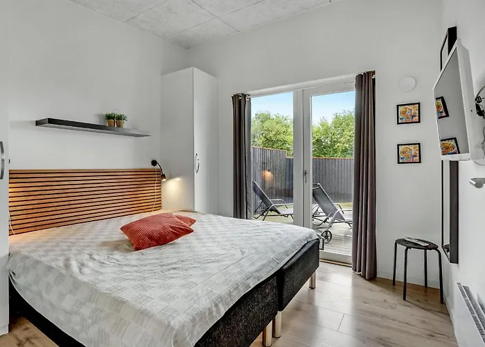 Four-bedroom With A Hot Tub 08 * ハザスレウ