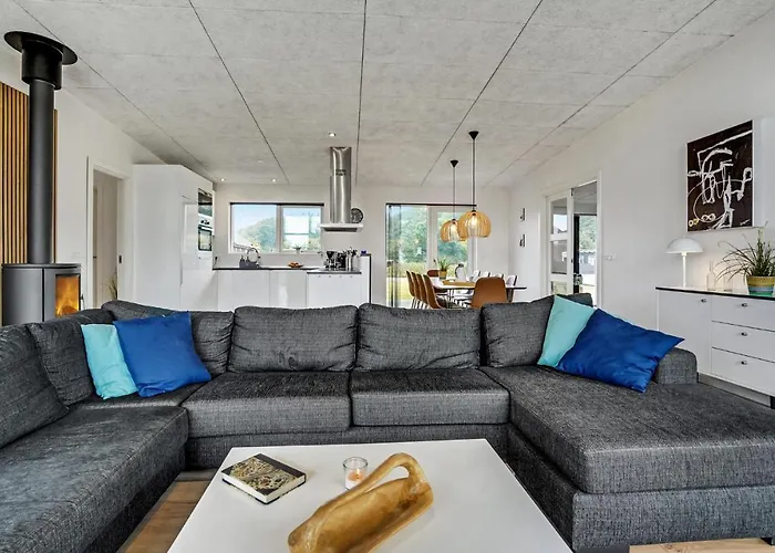 Four-bedroom With A Hot Tub 08 ハザスレウ